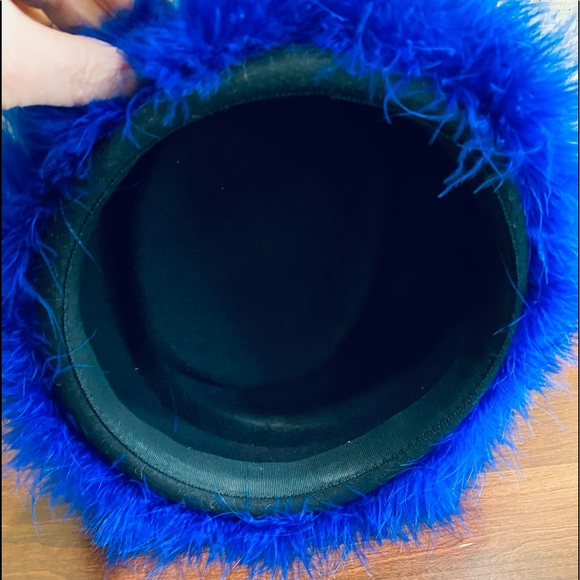 SOLD 🌟2xHP🌟VTG 1940-50s Blue Ostrich Feather Black Wool Pillbox Hat USA - Picture 11 of 16